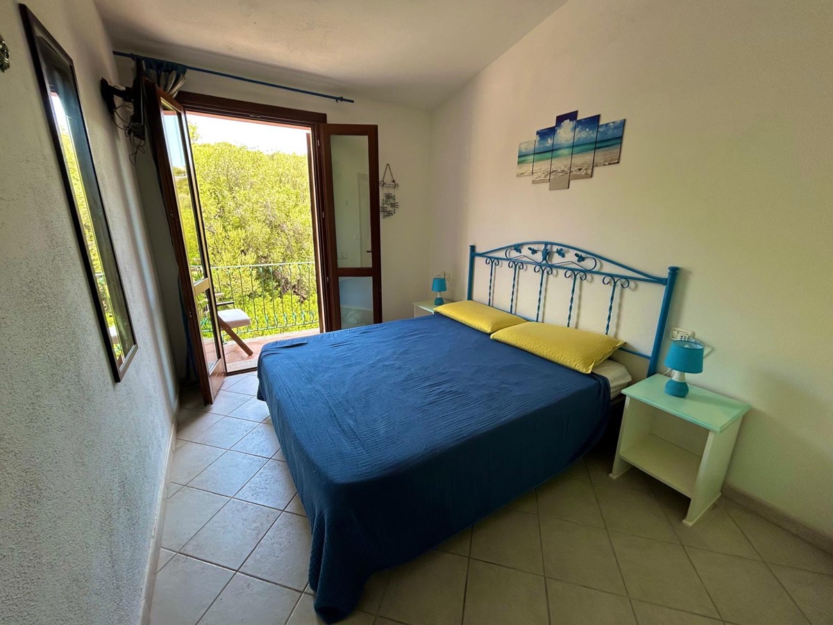 Bedroom with access to the balcony